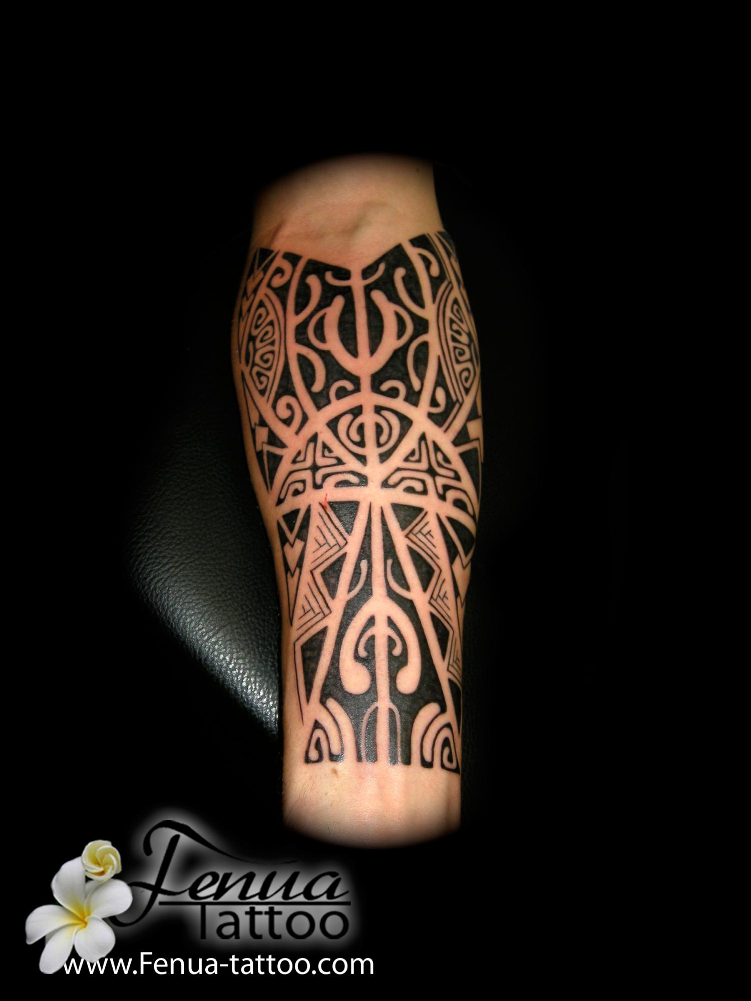 3a°) tattoo polynesien sur avant bras